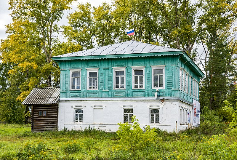 Здание волостного правления в селе Селезениха, в Кирово-Чепецком районе Кировской области, административный центр Селезеневского сельского поселения.