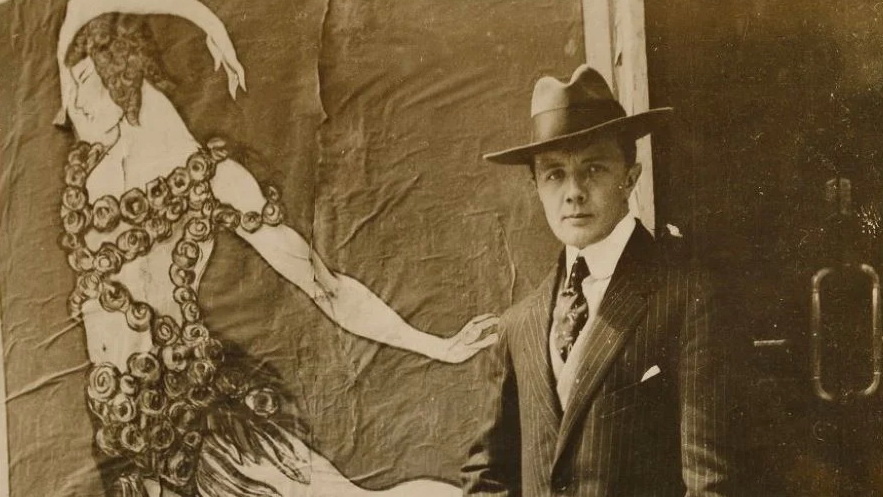 Анатолий Бурман у афиши балета «Призрак Розы», Монте-Карло, 1913 год