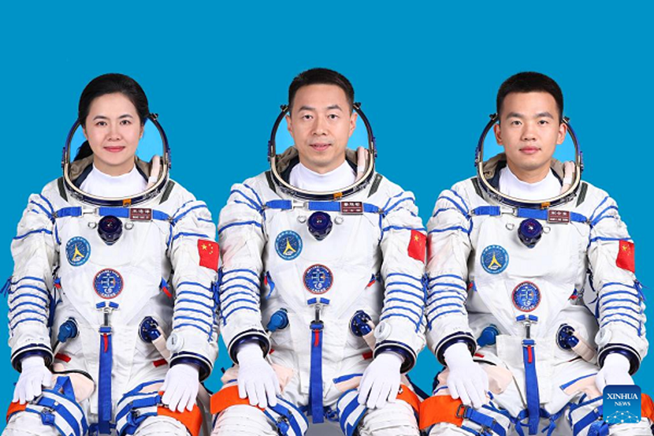 Экипаж КК «Шэньчжоу-19». Фото: CNSA