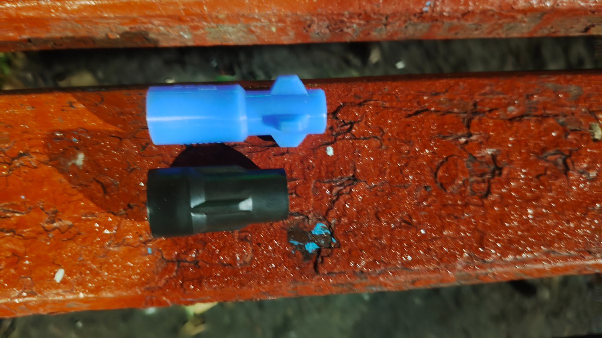 Оригинал и не оригинал рядом 