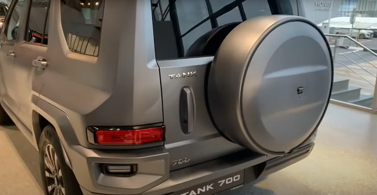 TANK 700