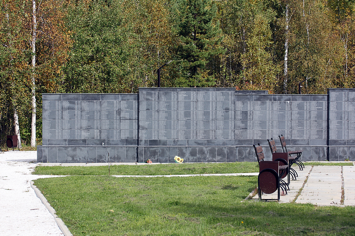 Стены памяти мемориального комплекса