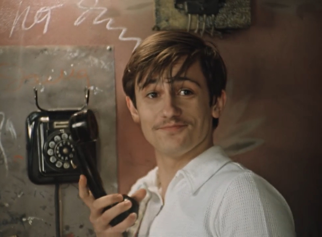 Звякнуть ей что-ли, на старости лет… А, пусть живет безмятежно