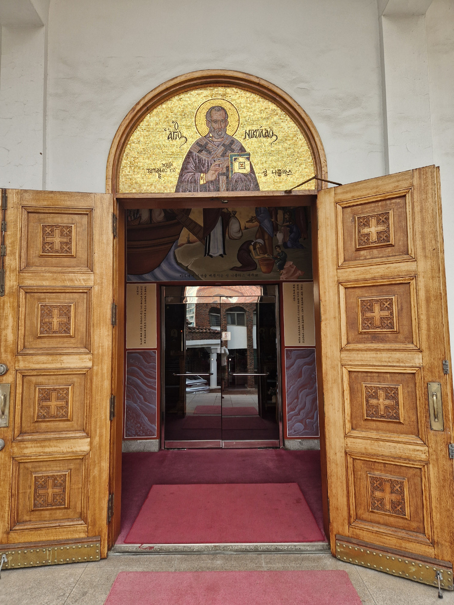 Свято-николаевский собор в Сеуле, вход