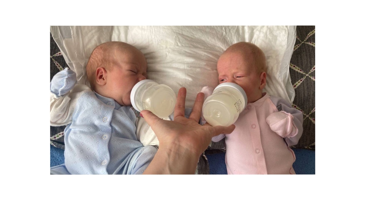 Опыт придет быстро и вы сможете кормить даже одной рукой )) Фото автора