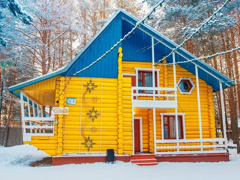 Отели в Вотчине - это небольшие домики, в основном в "русском стиле"