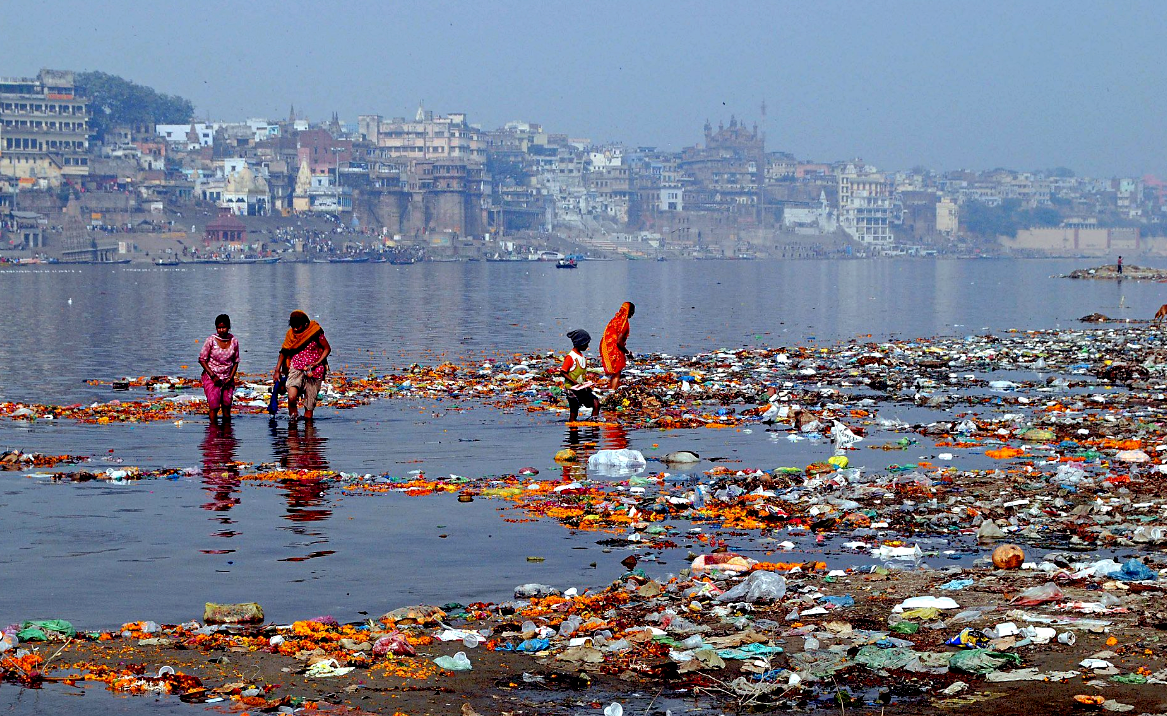 Так выглядит Ганг в 21-м столетии, фото: livelaw.in