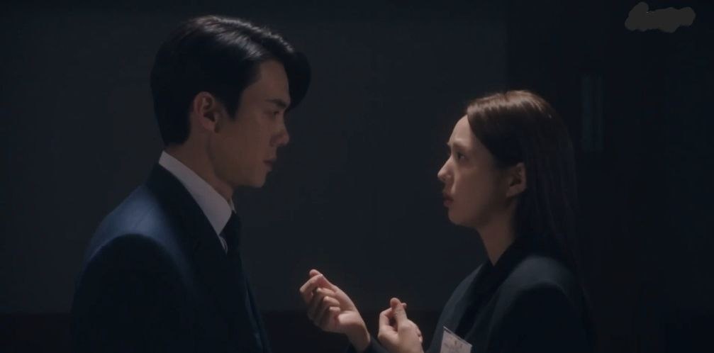 Кадр из дорамы "Номер, который вы набрали" с Ю Ён Соком и Чхэ Су Бин