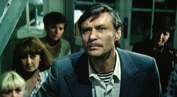 "Одиноким предоставляется общежитие" (1983)