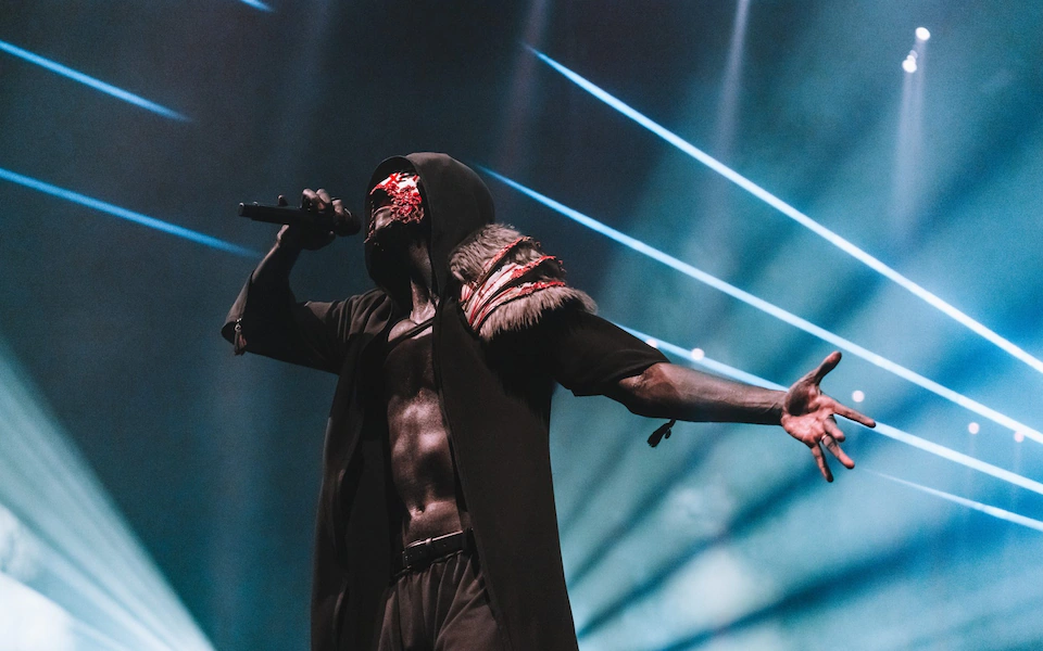 Sleep Token на сцене в 2024 году. Фото: Адамросс Уильямс