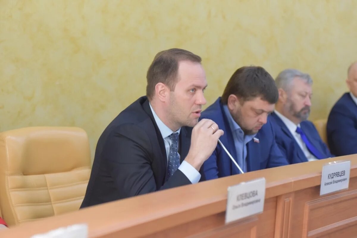    Депутат иркутской думы Алексей Кудрявцев стал беспартийным