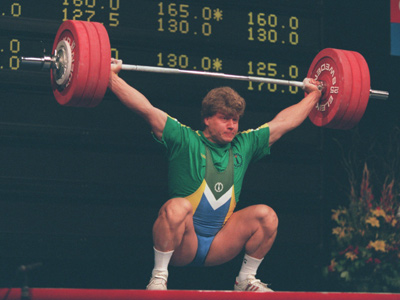 Николае (Нику) Влад — румынский и австралийский тяжелоатлет, чемпион Олимпийских игр (1984), трёхкратный чемпион мира (1984, 1986, 1990), двукратный рекордсмен мира в рывке, многократный чемпион Румынии (с 1983 по 1990) и Балкан. Заслуженный мастер спорта Румынии, заслуженный тренер Румынии, судья международной категории.