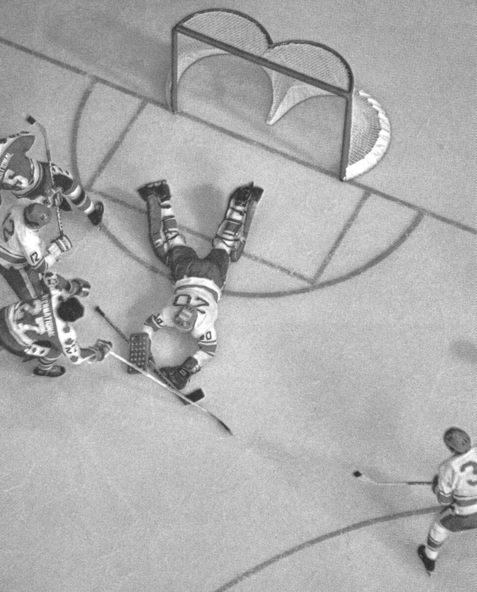  Большая геометрия хоккея: Режан Уль (5), Виктор Кузнецов (12), Фрэнк Маховлич (27), Владислав Третьяк (20), Владимир Лутченко (3)