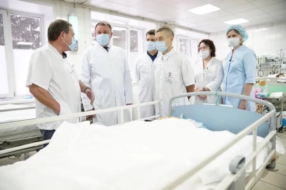    12-летнего кузбассовца с изуродованной отчимом губой уже начали кормить