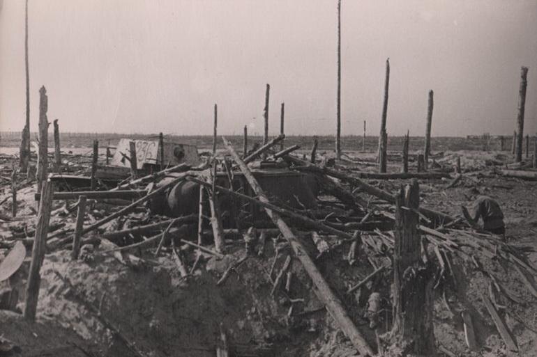 Танки КВ-1С из 1943 года и КВ-1 из 1941 года