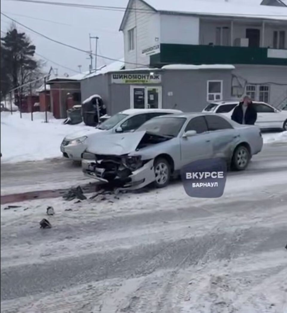    ДТП на перекрестке. Источник: кадр видео "аварком Алтай"