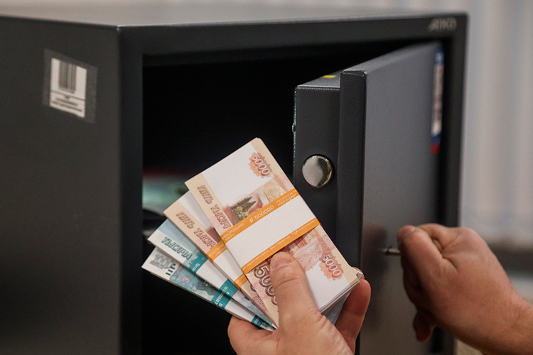    Если в основном рейтинге балом правит добыча полезных ископаемых и обрабатывающие производства, то в данном — торговля.   
Фото: «БИЗНЕС Online»