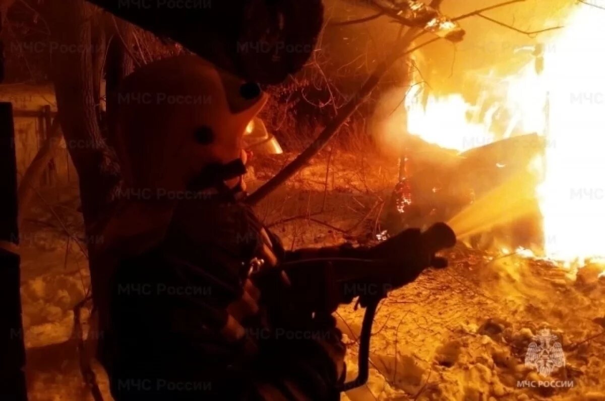    Больше 20 пожаров потушили за сутки свердловские спасатели