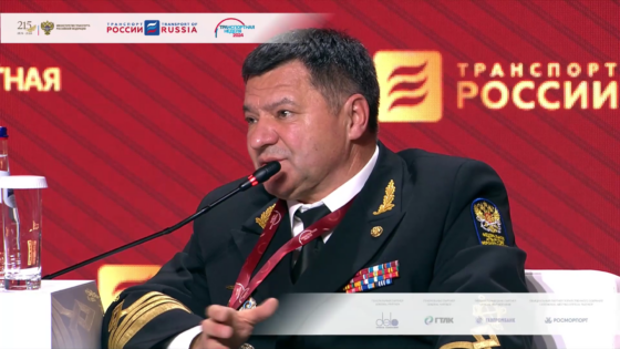     Андрей Тарасенко, глава Росморречфлота, на «Транспортной неделе» / Кадр из трансляции