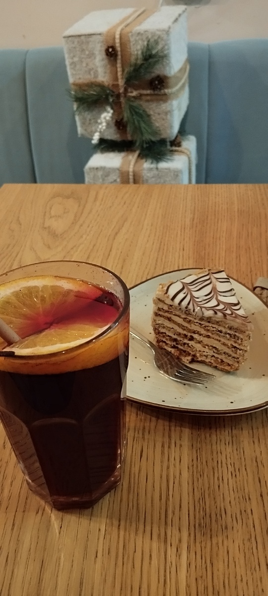 Моё рабочее место вчера, пока муж детей развлекал дома