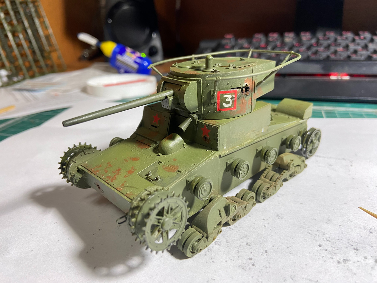 Модель советского лёгкого танка Т-26 в масштабе 1/35. Производитель "Звезда". Фото из  личного архива автора, © 2023 год