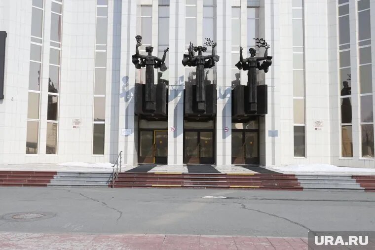 Прощание с Сергеем Потаповым прошло 2 декабря в Траурном зале Курганской областной клинической больницы. Фото: Екатерина Сычкова © URA.RU