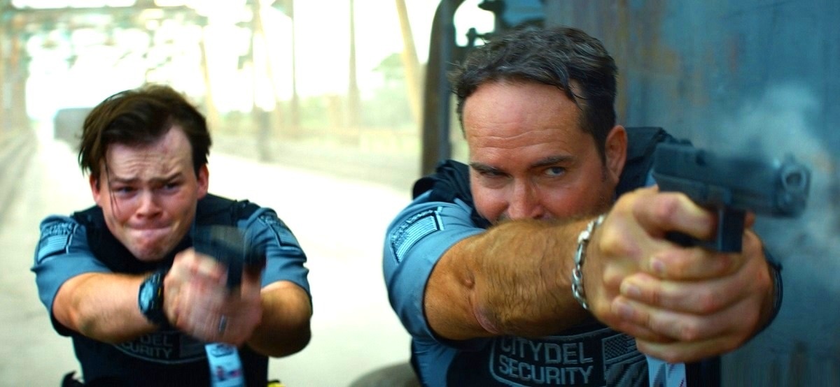 - Семья-то большая. Да два человека всего инкассаторов - батька да я... 