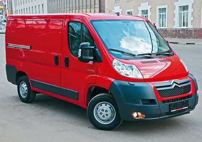   Серповидные фары для многих неприемлемы – ​это дизайн далекого 2006 года