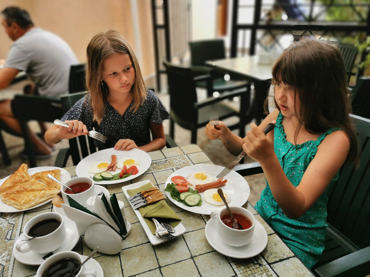Гостевой дом "Лиана". Завтрак включен в стоимость проживания. Очень удобно