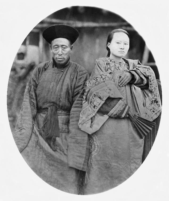 Манз и кореянка в Приморье. Вторая половина XIX века. Фотография В. В. Ланина Из Википедии.