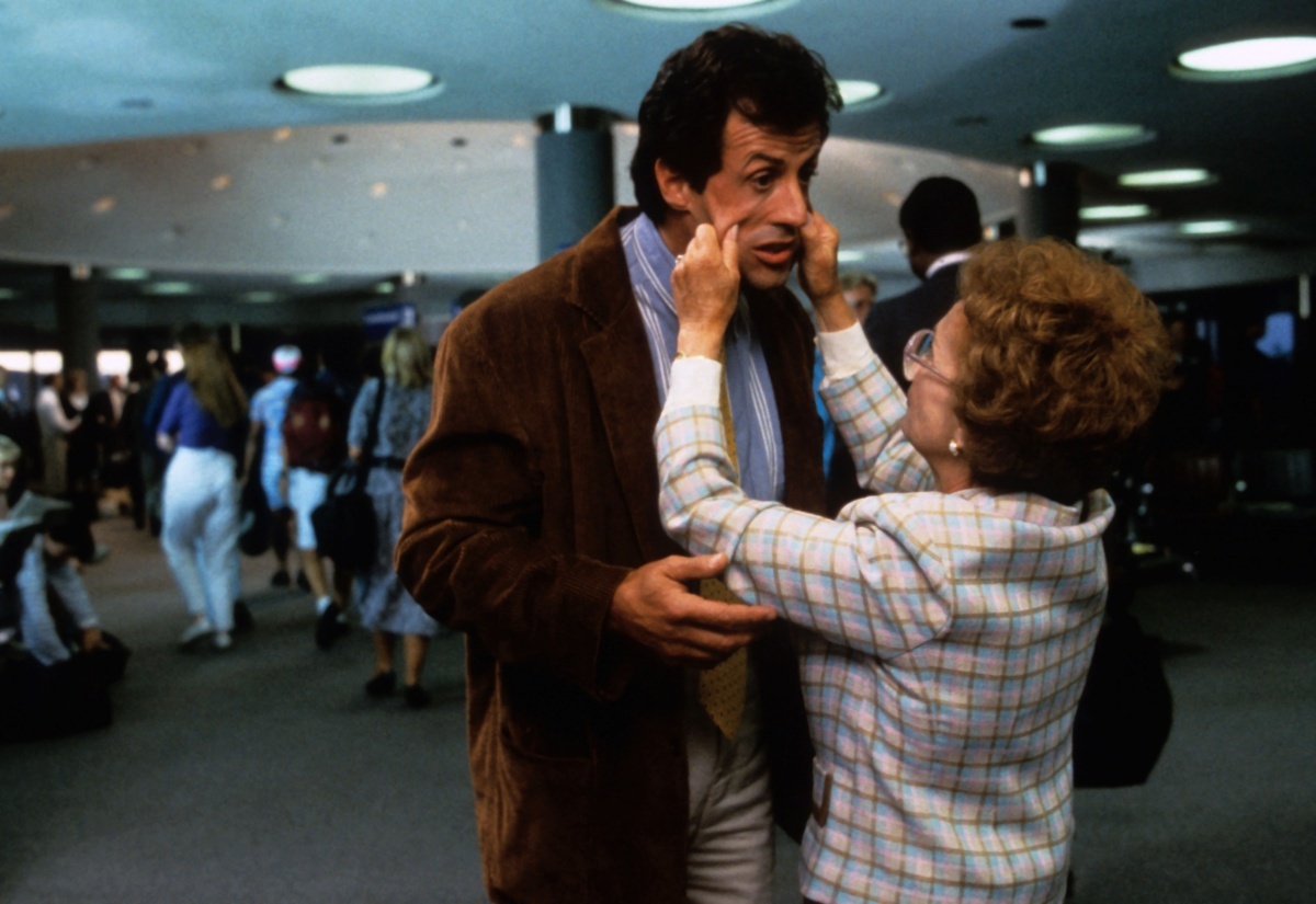 Кадр из фильма "Стой! Или моя мама будет стрелять" (1992)