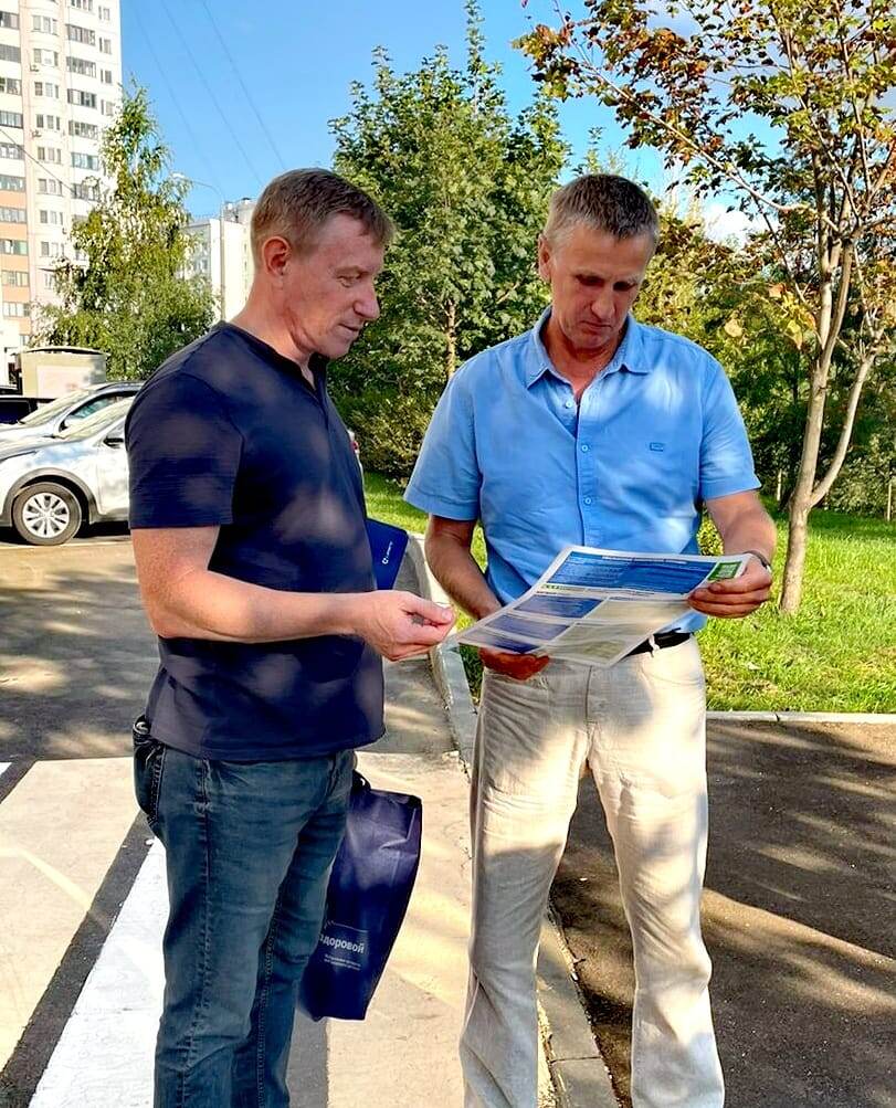 Общение с избирателями, важная часть работы депутата. фото из личного архива Лапшова А.С.