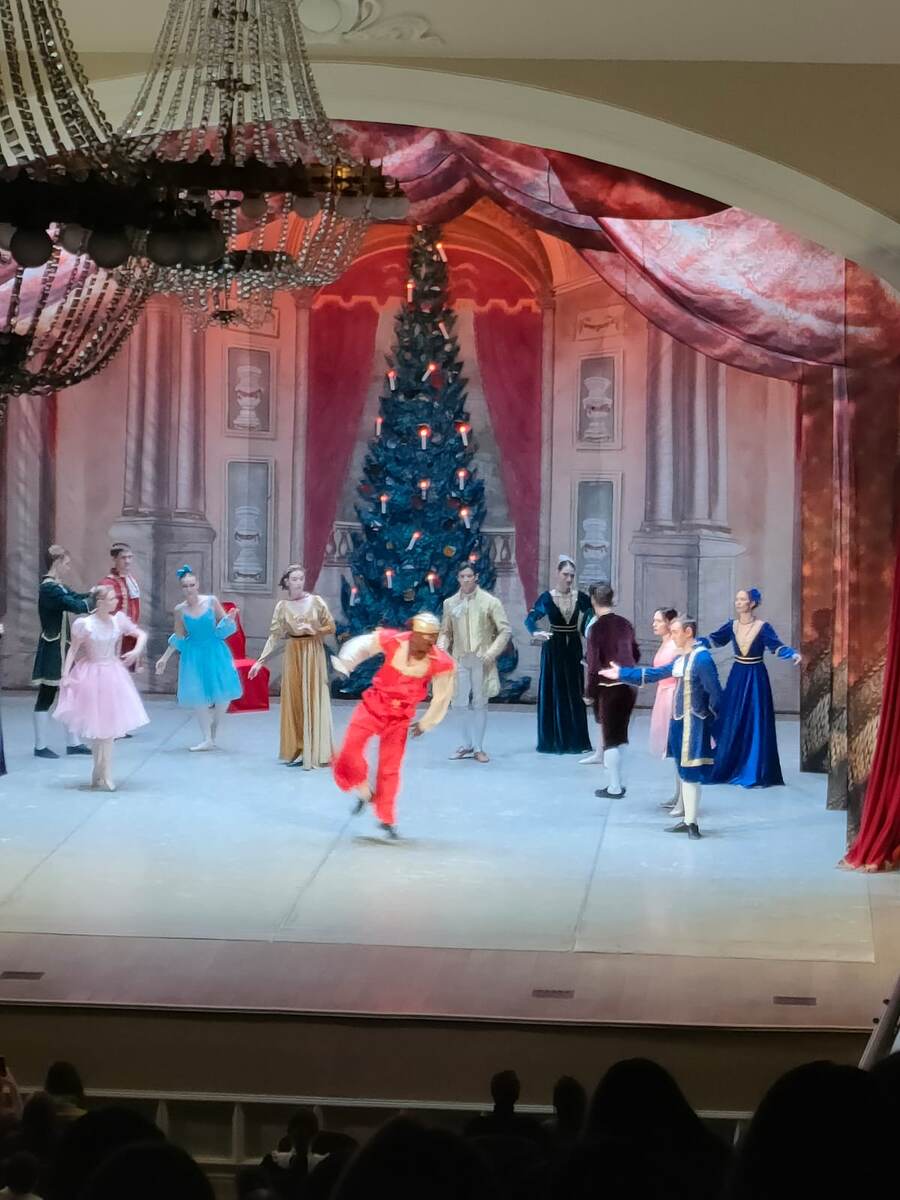    В Городском концертном зале показали главную новогоднюю сказку