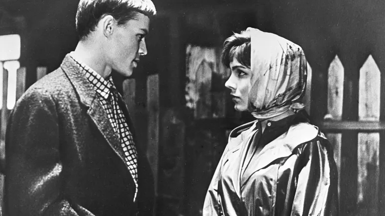 Валентина Малявина в фильме «Утренние поезда», 1963