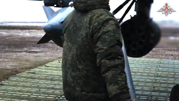    Армейская авиация мощным огнём уничтожает врага//Скриншот страницы с официального ТГ-канала Минобороны России