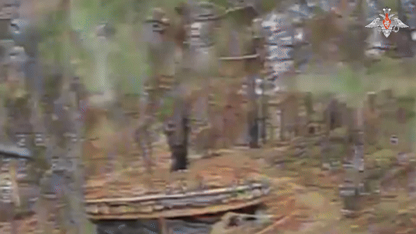    Замаскированный полевой боекомплект подразделения ВСУ уничтожен расчётом FPV-дрона//Скриншот страницы с официального ТГ-канала Минобороны России