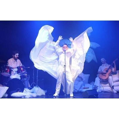 - Даже странно увидеть тебя в Ереване. Стремишься завоевать статус самого "зарубежноставящего" армянского режиссера?