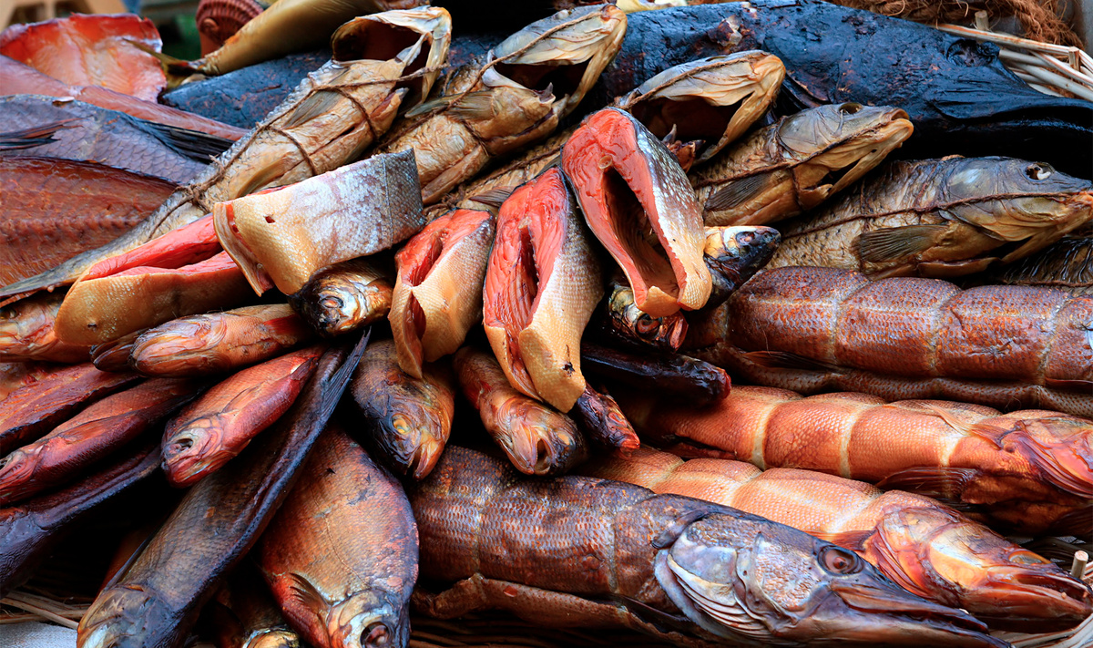 Запоминай ориентиры рыбного рынка: на въезде в деревню Юшково, перед мостом через Волхов.Фото: basel101658 / Shutterstock.com