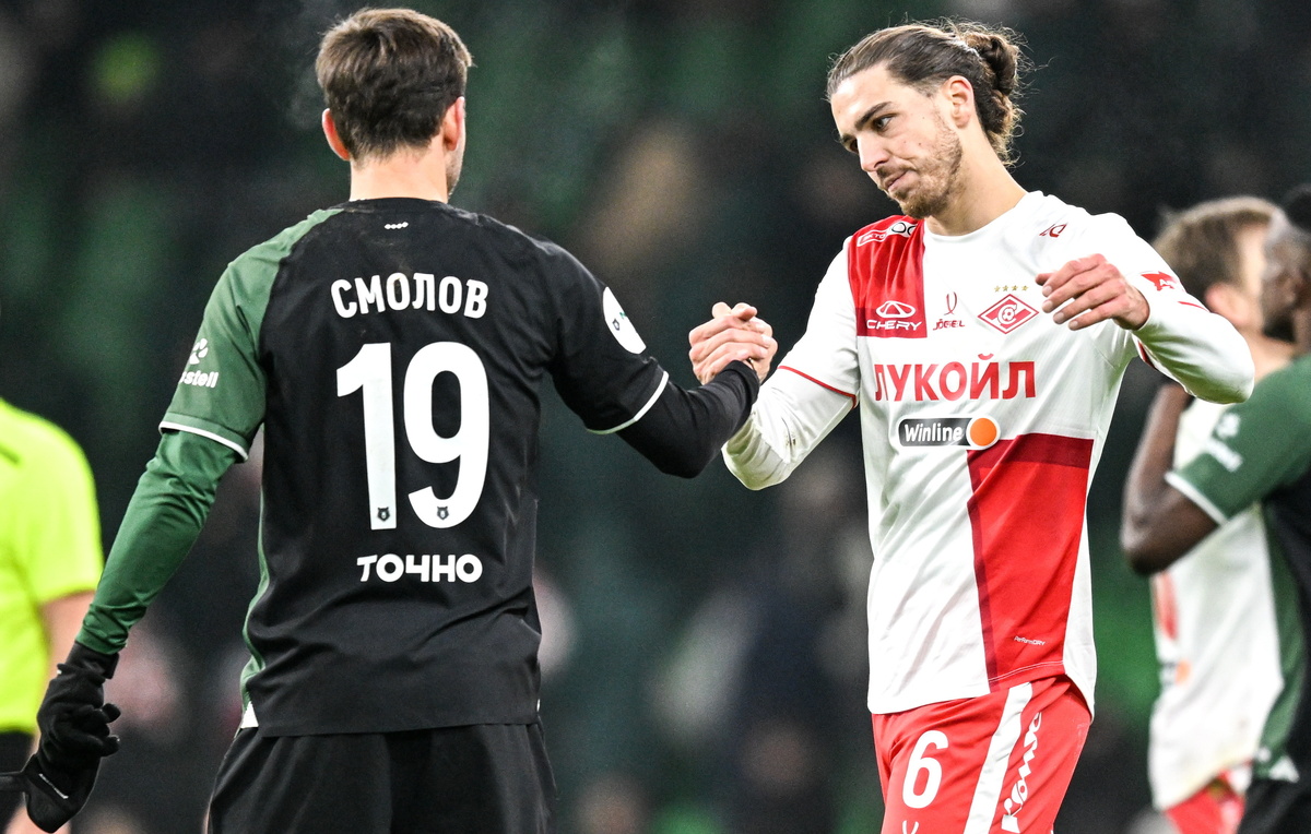    Защитник "Спартака" Срджан Бабич (справа)  Степан Ноздрев/ТАСС