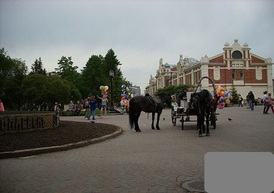Фото из архива автора. Первомайский сквер летом 2007 года