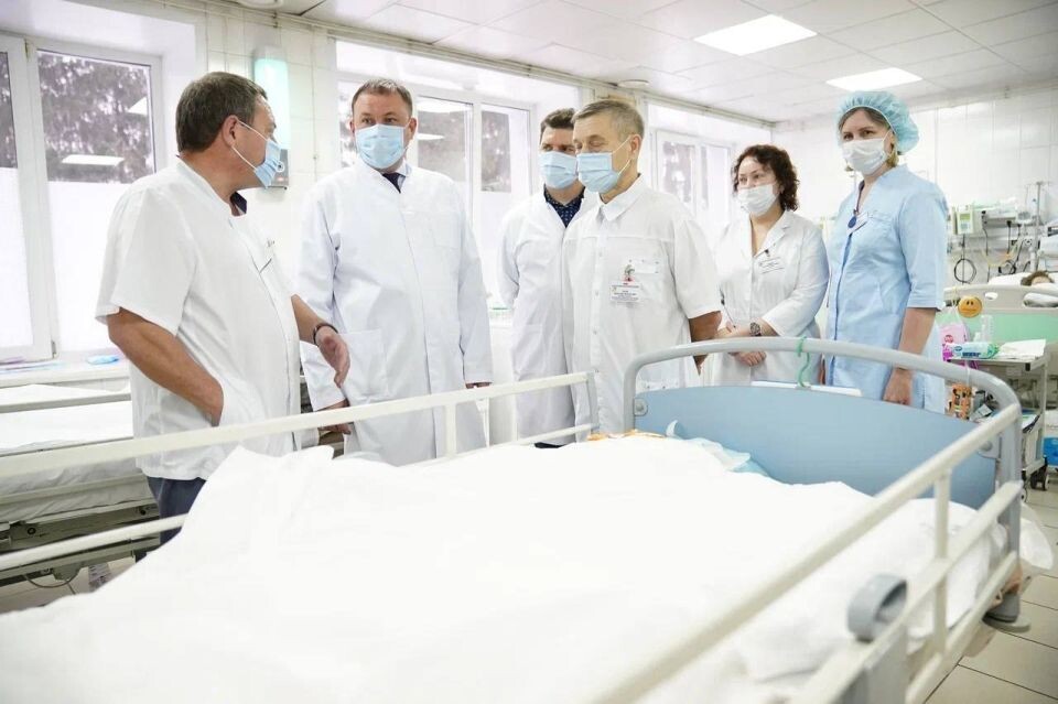    Илья Середюк навестил 12-летнего мальчика из Прокопьевска в больнице. Источник: Telegram Ильи Середюка