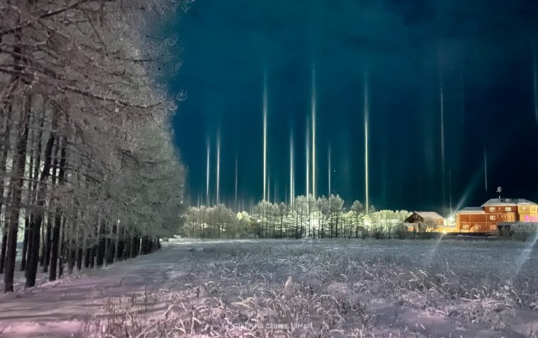 Столбы света в Салехарде. Фото: telegram-канал »Живем на Севере"