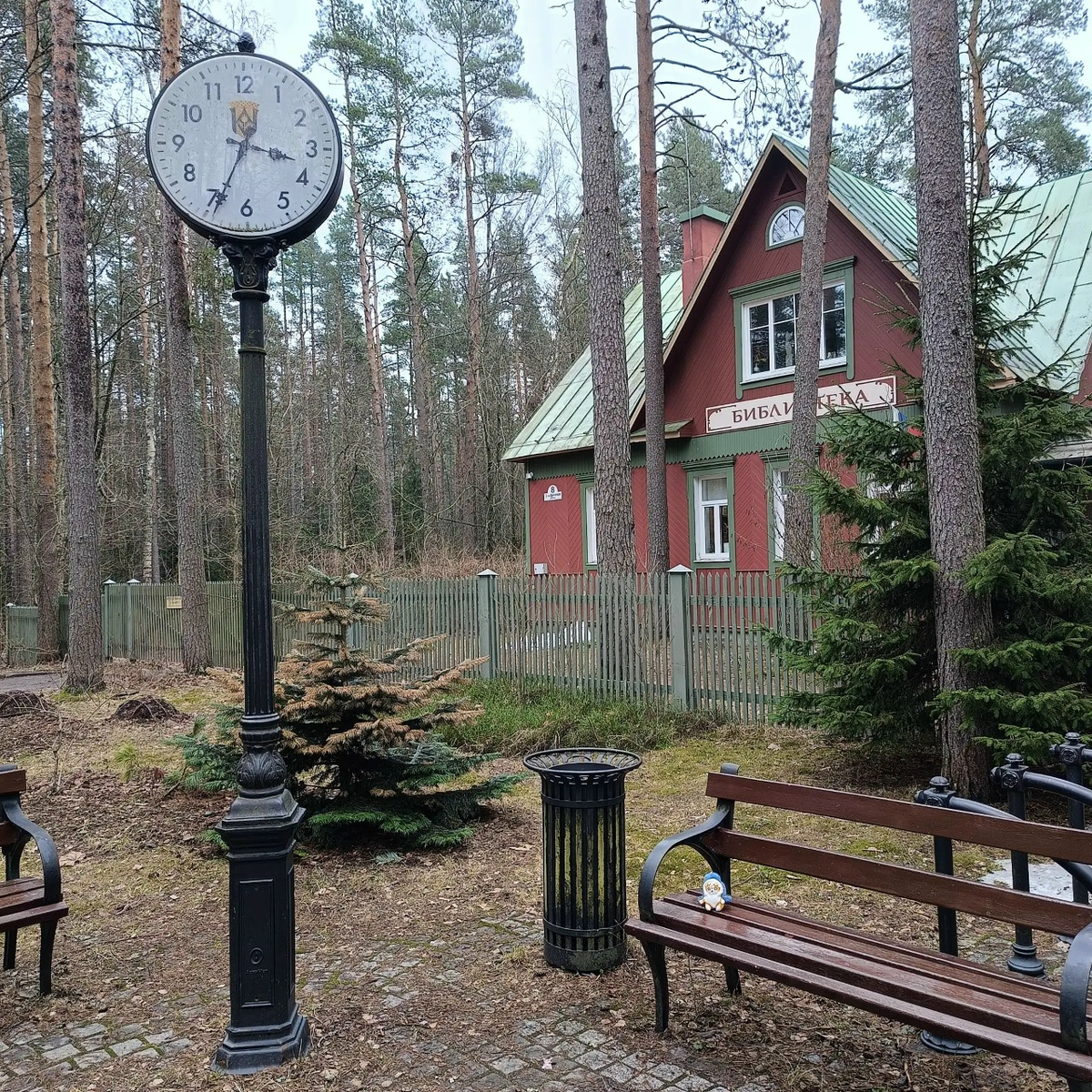 Библиотека в Комарово, воскресенье, 5 апреля.