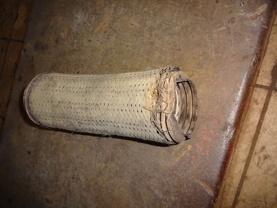 Вышедшая из строя гофра