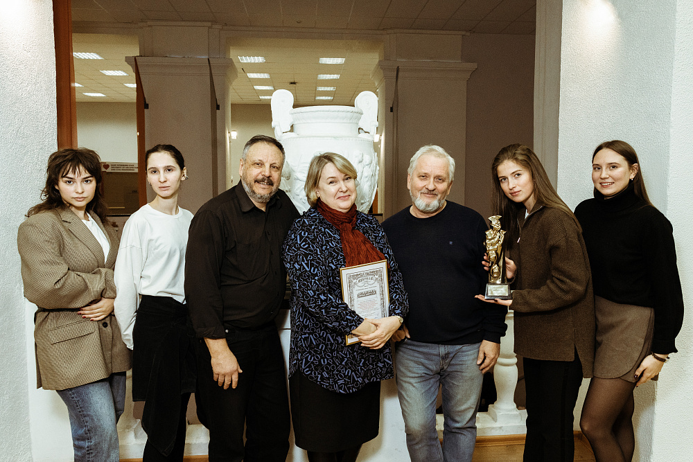 Анжелика Иванихина, Ксения Черняк, Александр Пономарёв, Марина Храмова, Игорь Храмов, Полина Ипатова и Екатерина Манжинская