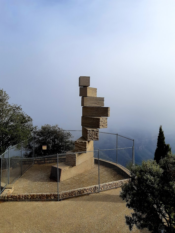 Памятник Раймунду Луллию «Лестница познания»