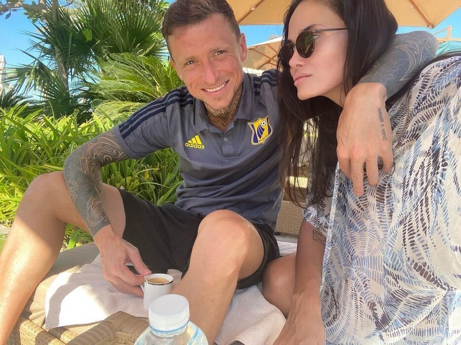 Футболист Мамаев и бывшая жена футболиста Мамаева. Фото из открытых источников