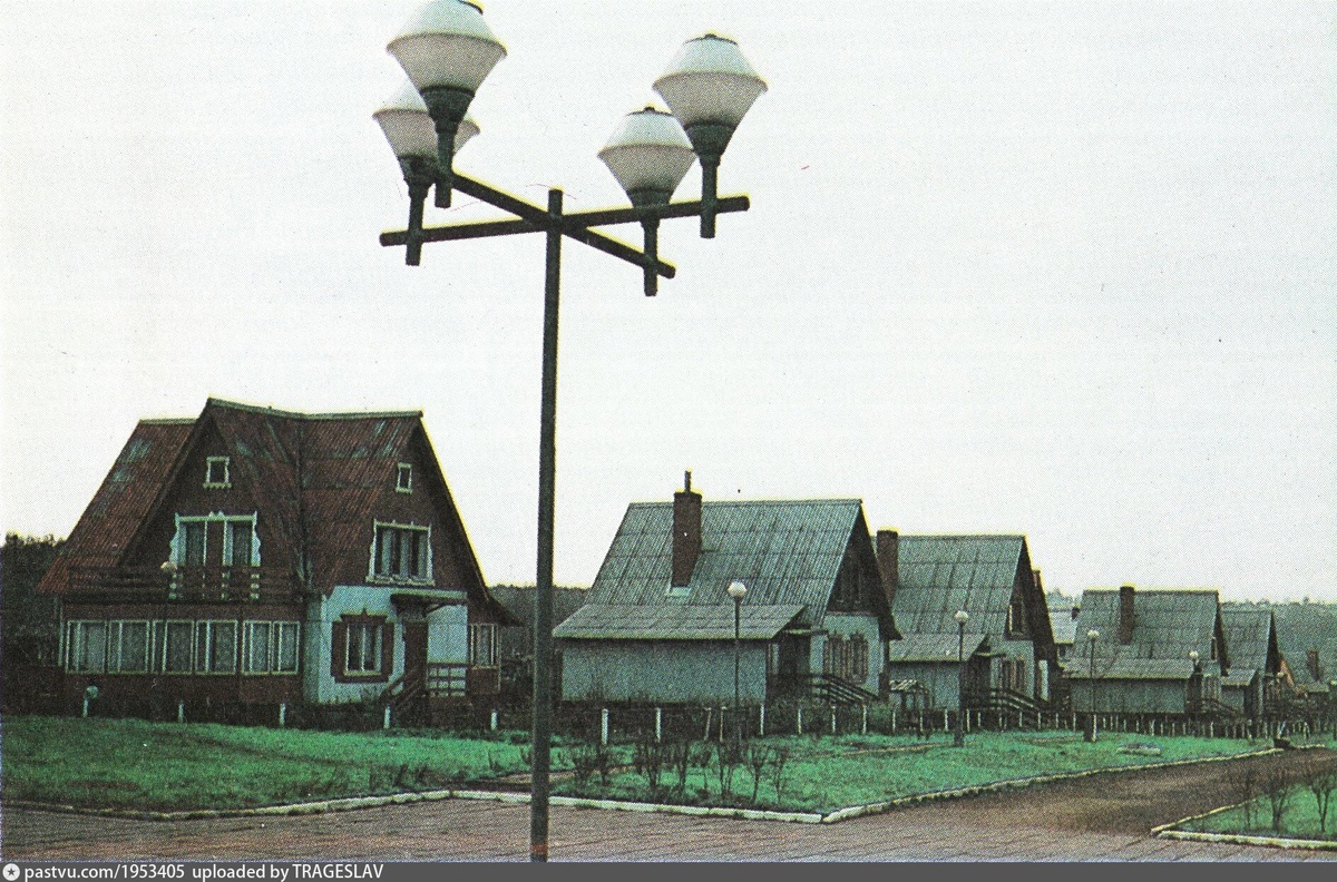 ЖСК "Молодёжный" вскоре после постройки. Фото с pastvu