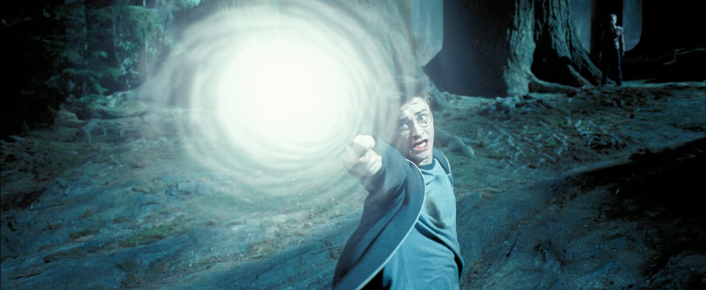 Когда Гарри впервые вызывает своего патронуса в «Узнике Азкабана»