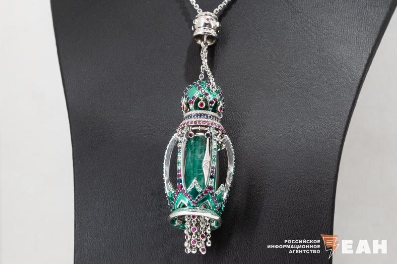    ЕАН / Тонны найденных на свердловском прииске изумрудов будут изучать